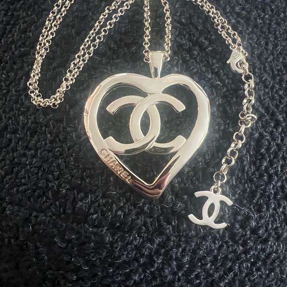 Gold Heart Pendant Necklace - Picture 7 of 9